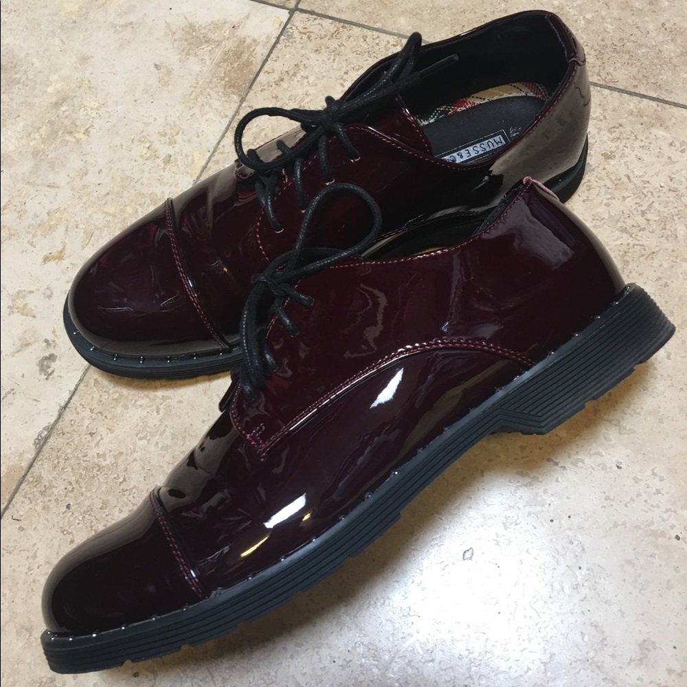 Patent oxblood coloured women’s oxfords size 10.